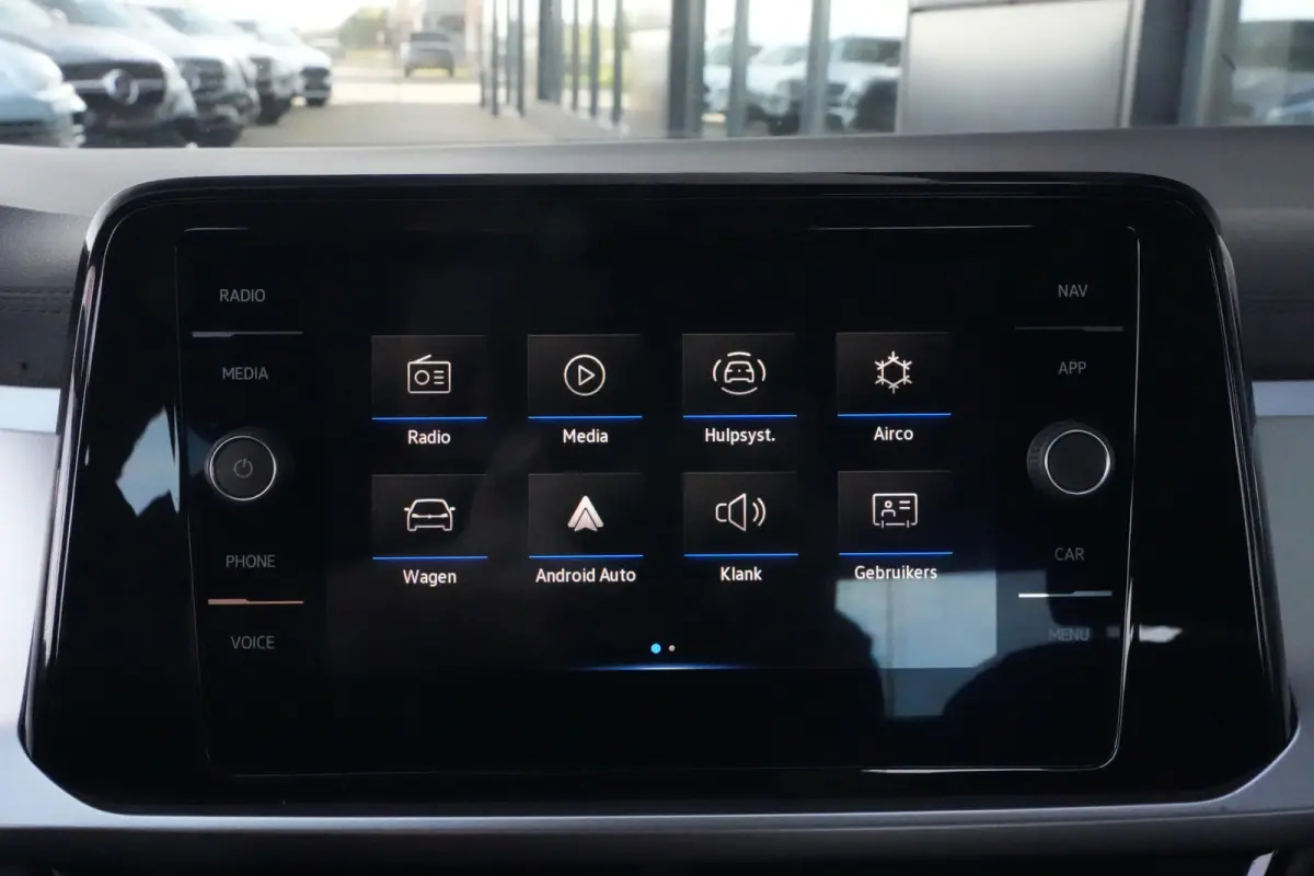 1.0 TSI Life | 110 PK | Apple Carplay | ACC | Parkeersensoren | Volkswagen T-Roc 1.0 TSI Life 110 PK met een 1.0-liter driecilinder benzinemotor, infotainmentsysteem met smartphoneconnectivi