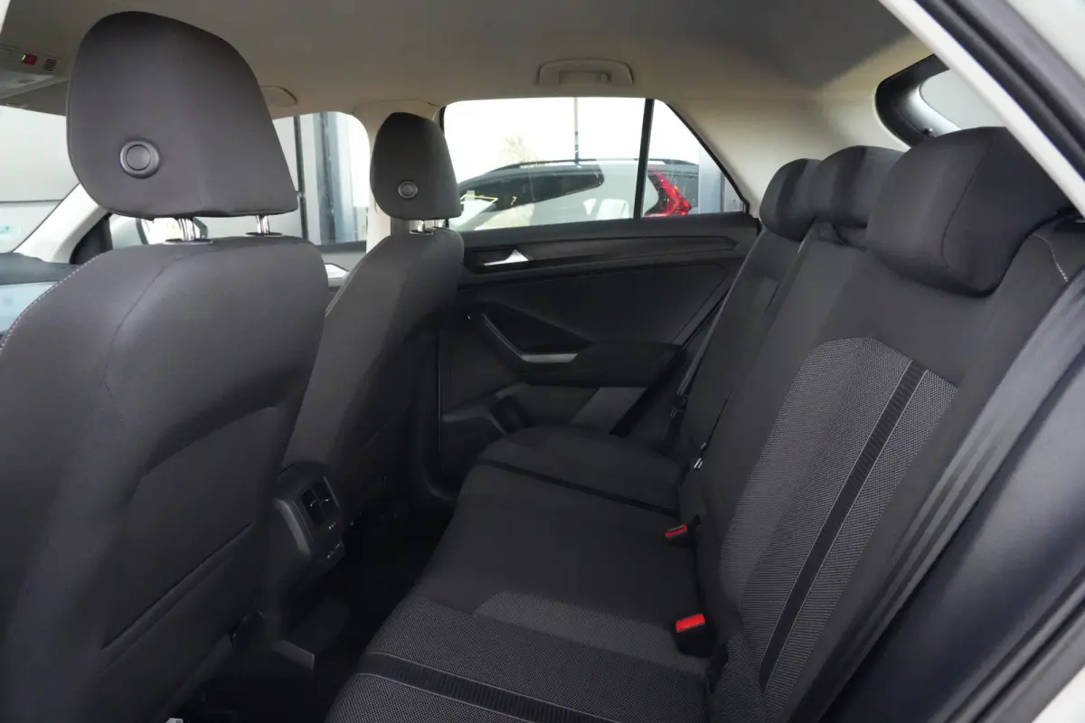 1.0 TSI Life | 110 PK | Apple Carplay | ACC | Parkeersensoren | Volkswagen T-Roc 1.0 TSI Life 110 PK met een 1.0-liter driecilinder benzinemotor, infotainmentsysteem met smartphoneconnectivi