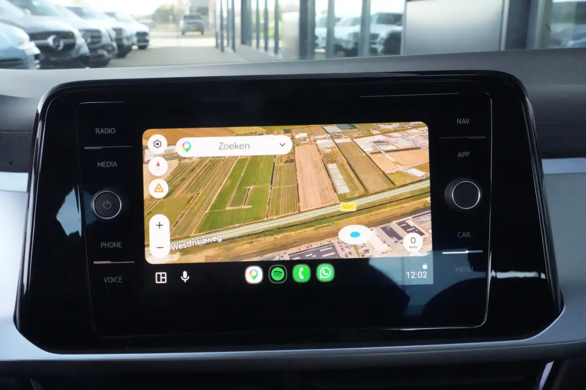 1.0 TSI Life | 110 PK | Apple Carplay | ACC | Parkeersensoren | Volkswagen T-Roc 1.0 TSI Life 110 PK met een 1.0-liter driecilinder benzinemotor, infotainmentsysteem met smartphoneconnectivi