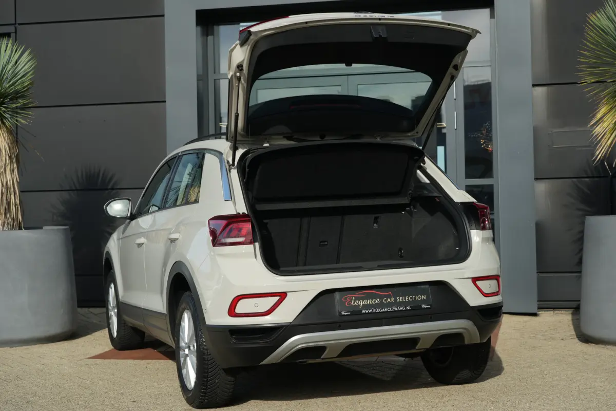 1.0 TSI Life | 110 PK | Apple Carplay | ACC | Parkeersensoren | Volkswagen T-Roc 1.0 TSI Life 110 PK met een 1.0-liter driecilinder benzinemotor, infotainmentsysteem met smartphoneconnectivi