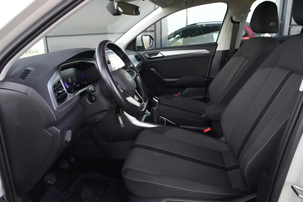 1.0 TSI Life | 110 PK | Apple Carplay | ACC | Parkeersensoren | Volkswagen T-Roc 1.0 TSI Life 110 PK met een 1.0-liter driecilinder benzinemotor, infotainmentsysteem met smartphoneconnectivi