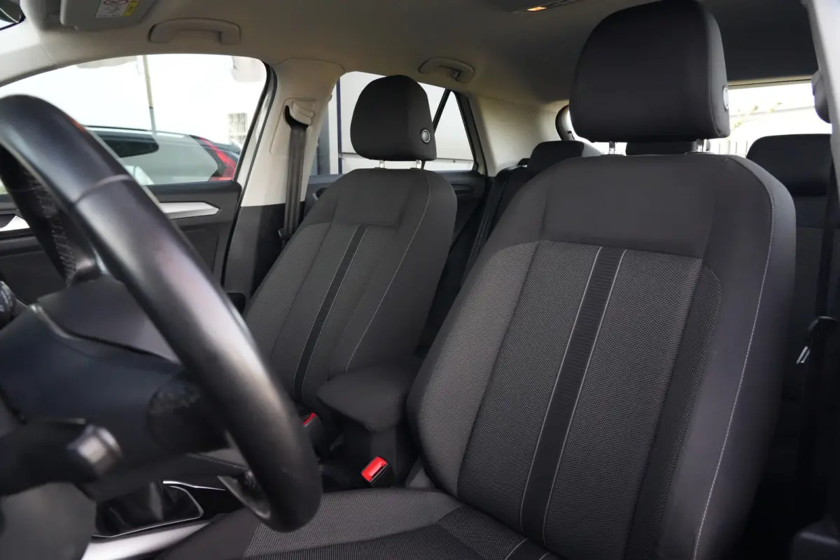 1.0 TSI Life | 110 PK | Apple Carplay | ACC | Parkeersensoren | Volkswagen T-Roc 1.0 TSI Life 110 PK met een 1.0-liter driecilinder benzinemotor, infotainmentsysteem met smartphoneconnectivi