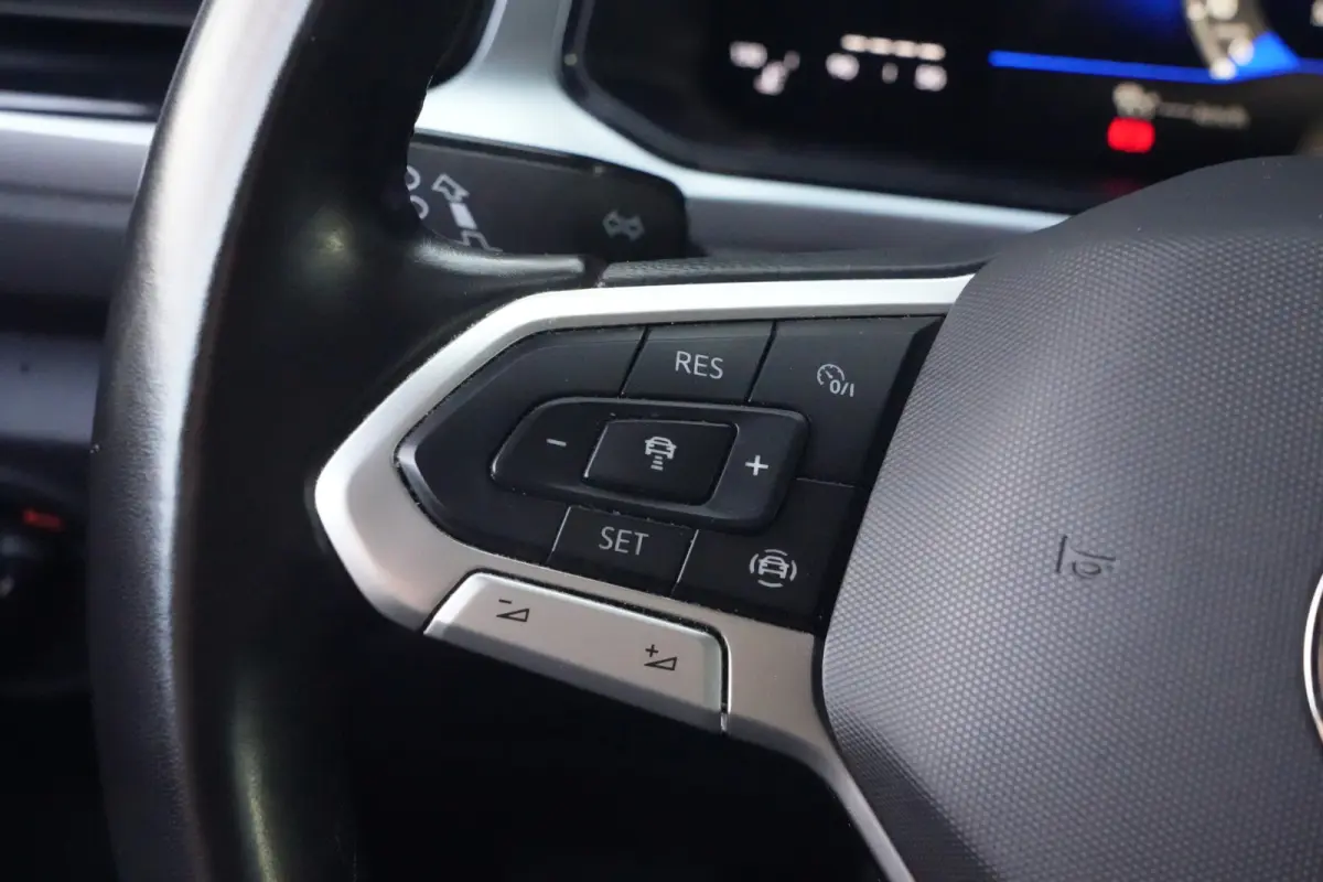 1.0 TSI Life | 110 PK | Apple Carplay | ACC | Parkeersensoren | Volkswagen T-Roc 1.0 TSI Life 110 PK met een 1.0-liter driecilinder benzinemotor, infotainmentsysteem met smartphoneconnectivi