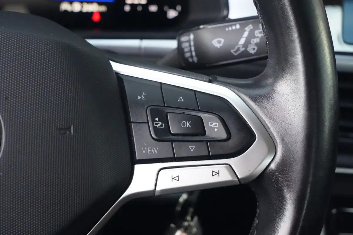 1.0 TSI Life | 110 PK | Apple Carplay | ACC | Parkeersensoren | Volkswagen T-Roc 1.0 TSI Life 110 PK met een 1.0-liter driecilinder benzinemotor, infotainmentsysteem met smartphoneconnectivi
