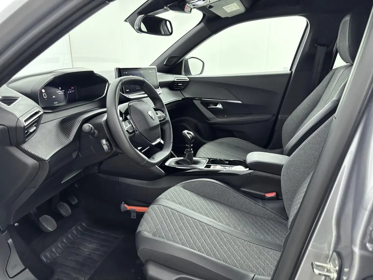 SUV 100pk Allure | Navigatie | Parkeersensoren | Volledig Digitaal instrumentenpaneel | Draadloos Carplay