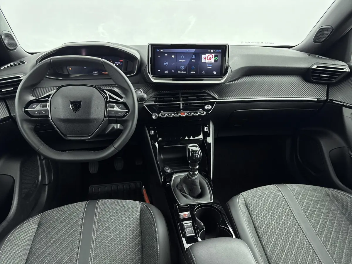 SUV 100pk Allure | Navigatie | Parkeersensoren | Volledig Digitaal instrumentenpaneel | Draadloos Carplay