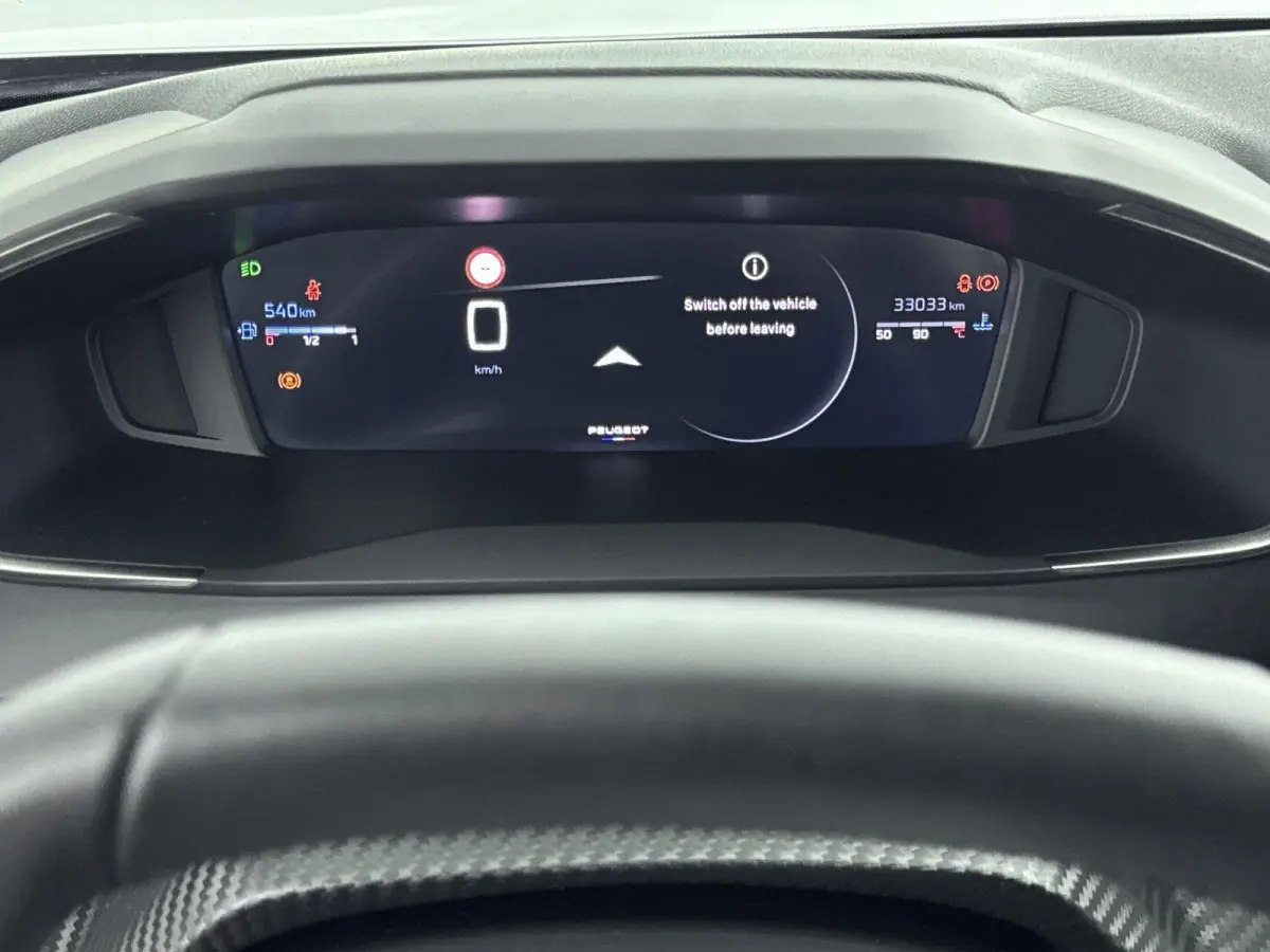 SUV 100pk Allure | Navigatie | Parkeersensoren | Volledig Digitaal instrumentenpaneel | Draadloos Carplay