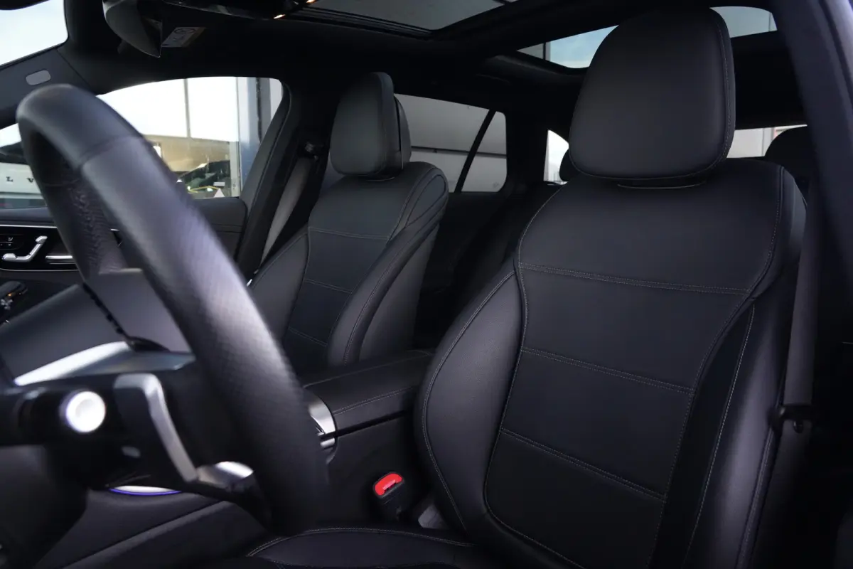 200 AMG Line | 204 PK | Panoramadak | Leder | 360°-camera | Massage stoelen | Mercedes-Benz C-Klasse Estate 200 AMG Line 204 PK met een 1.5-liter viercilinder benzinemotor met mild-hybride 