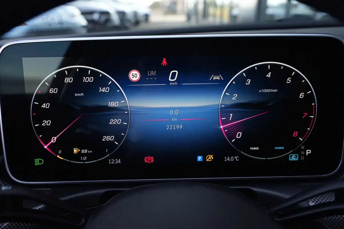 200 AMG Line | 204 PK | Panoramadak | Leder | 360°-camera | Massage stoelen | Mercedes-Benz C-Klasse Estate 200 AMG Line 204 PK met een 1.5-liter viercilinder benzinemotor met mild-hybride 