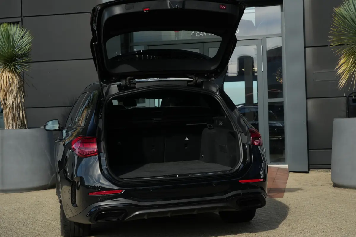 200 AMG Line | 204 PK | Panoramadak | Leder | 360°-camera | Massage stoelen | Mercedes-Benz C-Klasse Estate 200 AMG Line 204 PK met een 1.5-liter viercilinder benzinemotor met mild-hybride 