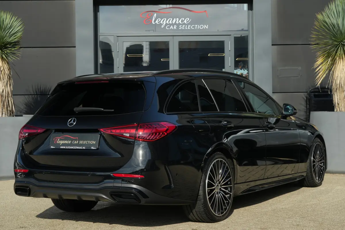 200 AMG Line | 204 PK | Panoramadak | Leder | 360°-camera | Massage stoelen | Mercedes-Benz C-Klasse Estate 200 AMG Line 204 PK met een 1.5-liter viercilinder benzinemotor met mild-hybride 