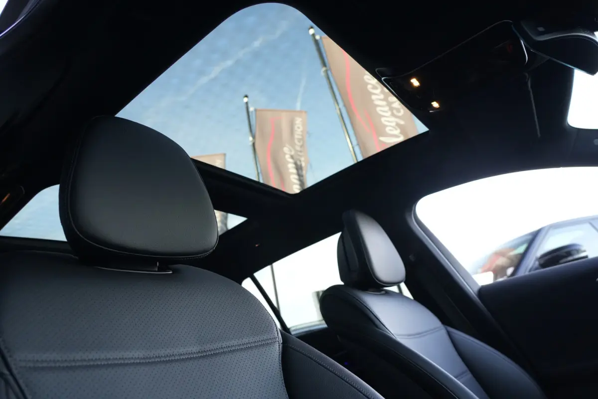 200 AMG Line | 204 PK | Panoramadak | Leder | 360°-camera | Massage stoelen | Mercedes-Benz C-Klasse Estate 200 AMG Line 204 PK met een 1.5-liter viercilinder benzinemotor met mild-hybride 