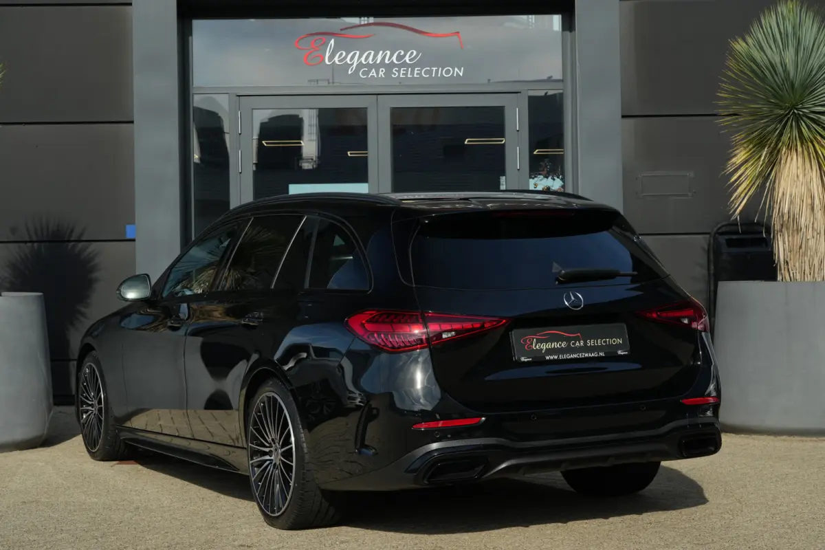 200 AMG Line | 204 PK | Panoramadak | Leder | 360°-camera | Massage stoelen | Mercedes-Benz C-Klasse Estate 200 AMG Line 204 PK met een 1.5-liter viercilinder benzinemotor met mild-hybride 