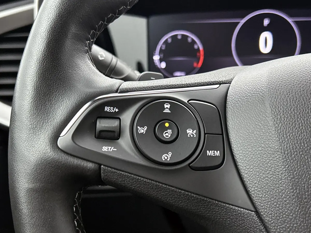 1.2 130pk Ultimate Automaat | Navigatie | Climate Control | Adaptieve Cruise Control | Achteruitrijcamera | Stoelmassage | LED Koplampen | Keyless Entry/Start | Verwarmbare Voorstoelen/Stuur