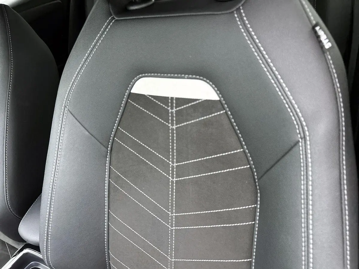 1.2 130pk Ultimate Automaat | Navigatie | Climate Control | Adaptieve Cruise Control | Achteruitrijcamera | Stoelmassage | LED Koplampen | Keyless Entry/Start | Verwarmbare Voorstoelen/Stuur