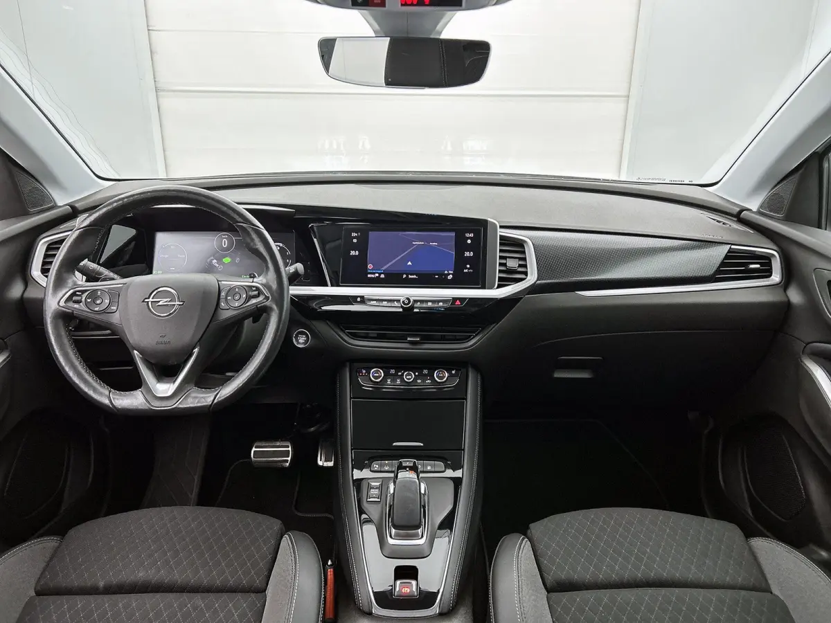 225pk Plug-In Hybrid GS Line Accu 93% | 1ste eigenaar | Stuur/voorruit/stoelverwarming | Camera | 18"LMV | AGR stoelen | AUTOMAAT