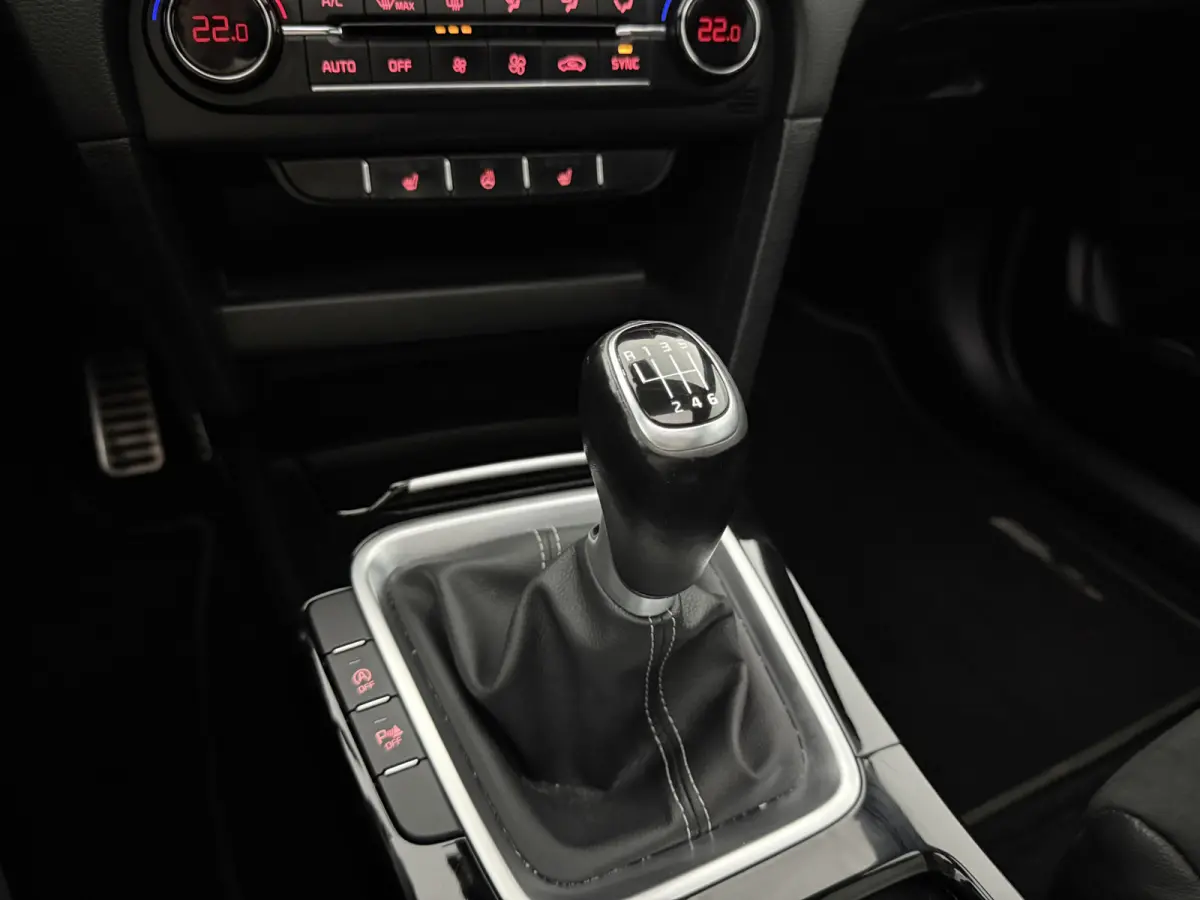 1.0 T-GDi GT-Line | Pano | Virtual | Camera | Carplay | Clima | Winterpack | NAP