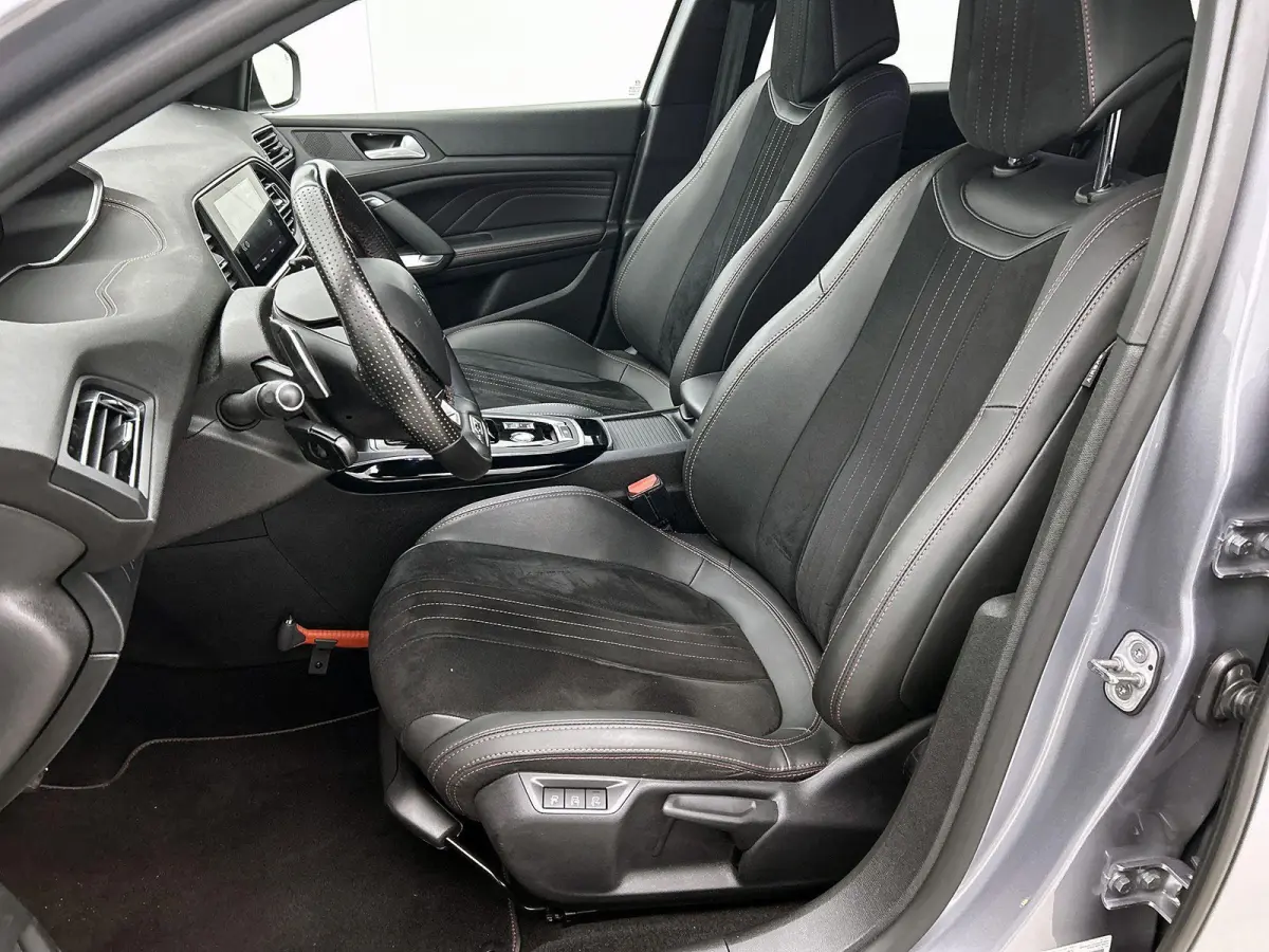 Blue Lease GT 130pk Automaat | Navigatie | Achteruitrijcamera | Full LED koplampen | Adaptieve Cruise Control | Keyless | Sportstoelen Leder/Alcantara verwarmd+massage | Climate Control | Pa