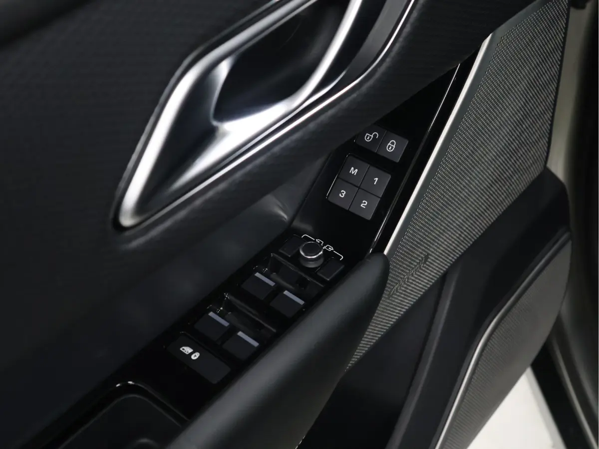 2.0 I4 Turbo AWD SE [SCHUIFKANTELDAK, APPLE CARPLAY, ANDROID, MERIDIAN SURROUND SOUND SYSTEM, STOELVERWARMING, MEMORY SEATS, CRUISE CONTROL, DIGITAL DASH, HEADUP DISPLAY, CAMERA, LEDER, ELEK