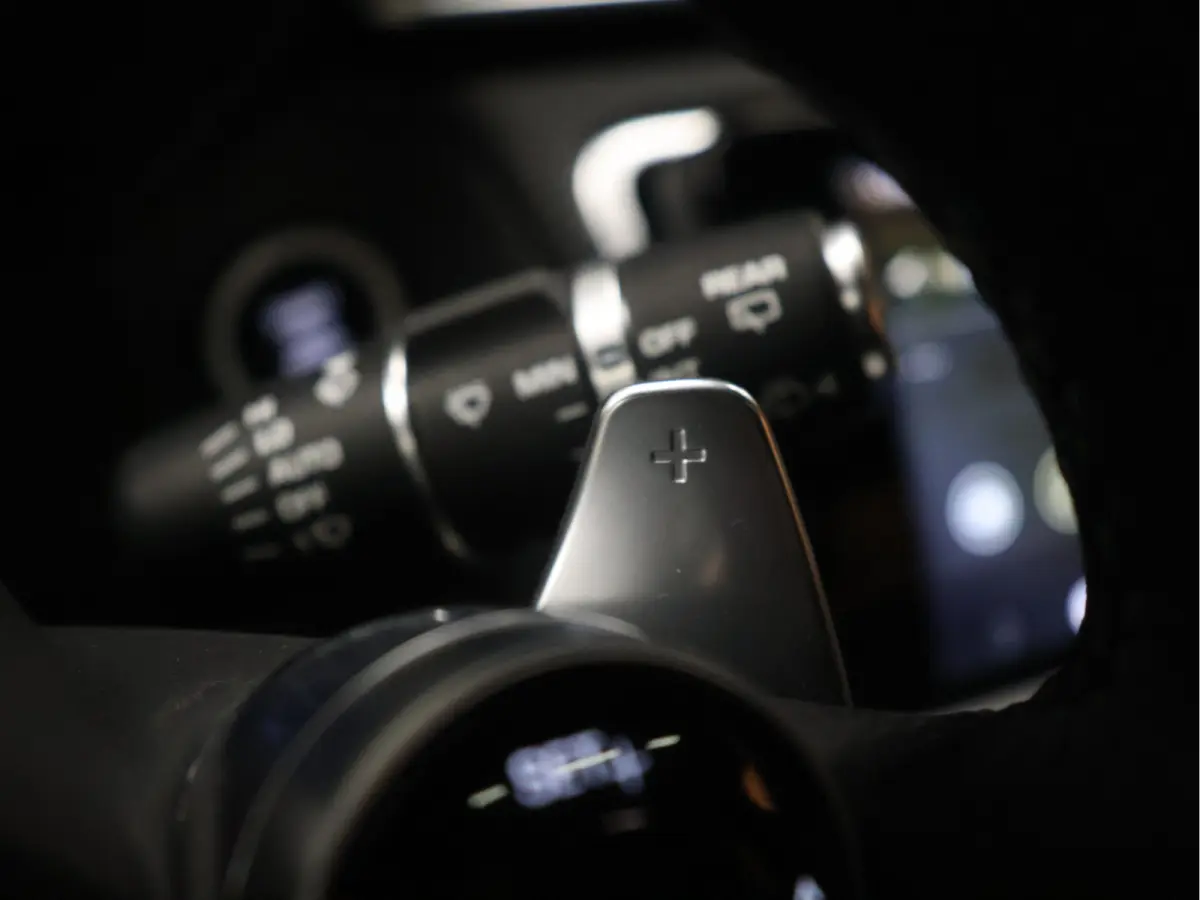2.0 I4 Turbo AWD SE [SCHUIFKANTELDAK, APPLE CARPLAY, ANDROID, MERIDIAN SURROUND SOUND SYSTEM, STOELVERWARMING, MEMORY SEATS, CRUISE CONTROL, DIGITAL DASH, HEADUP DISPLAY, CAMERA, LEDER, ELEK