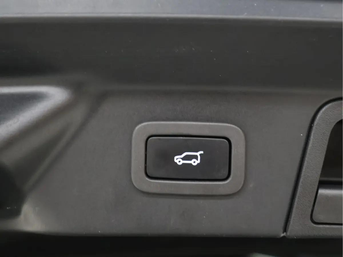 2.0 I4 Turbo AWD SE [SCHUIFKANTELDAK, APPLE CARPLAY, ANDROID, MERIDIAN SURROUND SOUND SYSTEM, STOELVERWARMING, MEMORY SEATS, CRUISE CONTROL, DIGITAL DASH, HEADUP DISPLAY, CAMERA, LEDER, ELEK