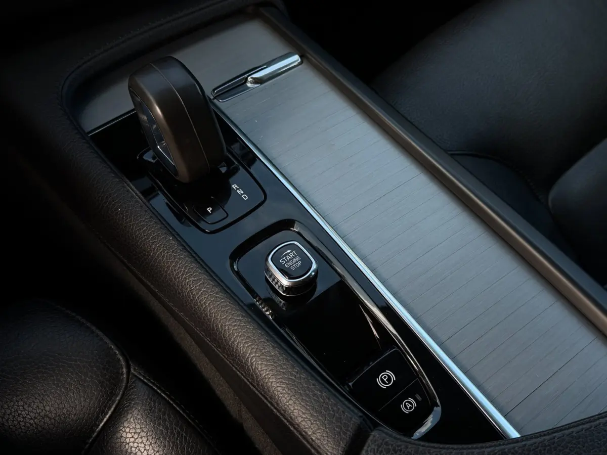 2.0 T8 Recharge AWD | Pilot Assist | Trekhaak | Camera | Dodehoek | Carplay
