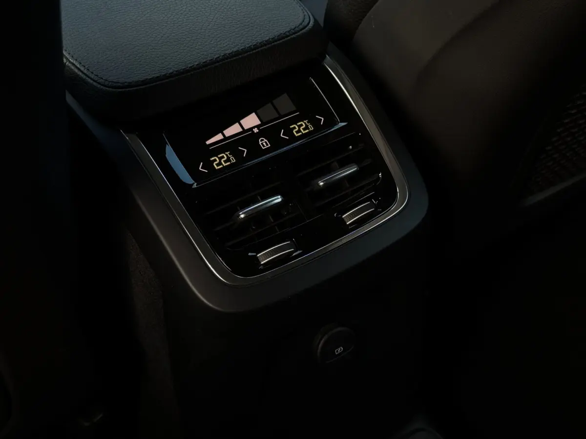 2.0 T8 Recharge AWD | Pilot Assist | Trekhaak | Camera | Dodehoek | Carplay