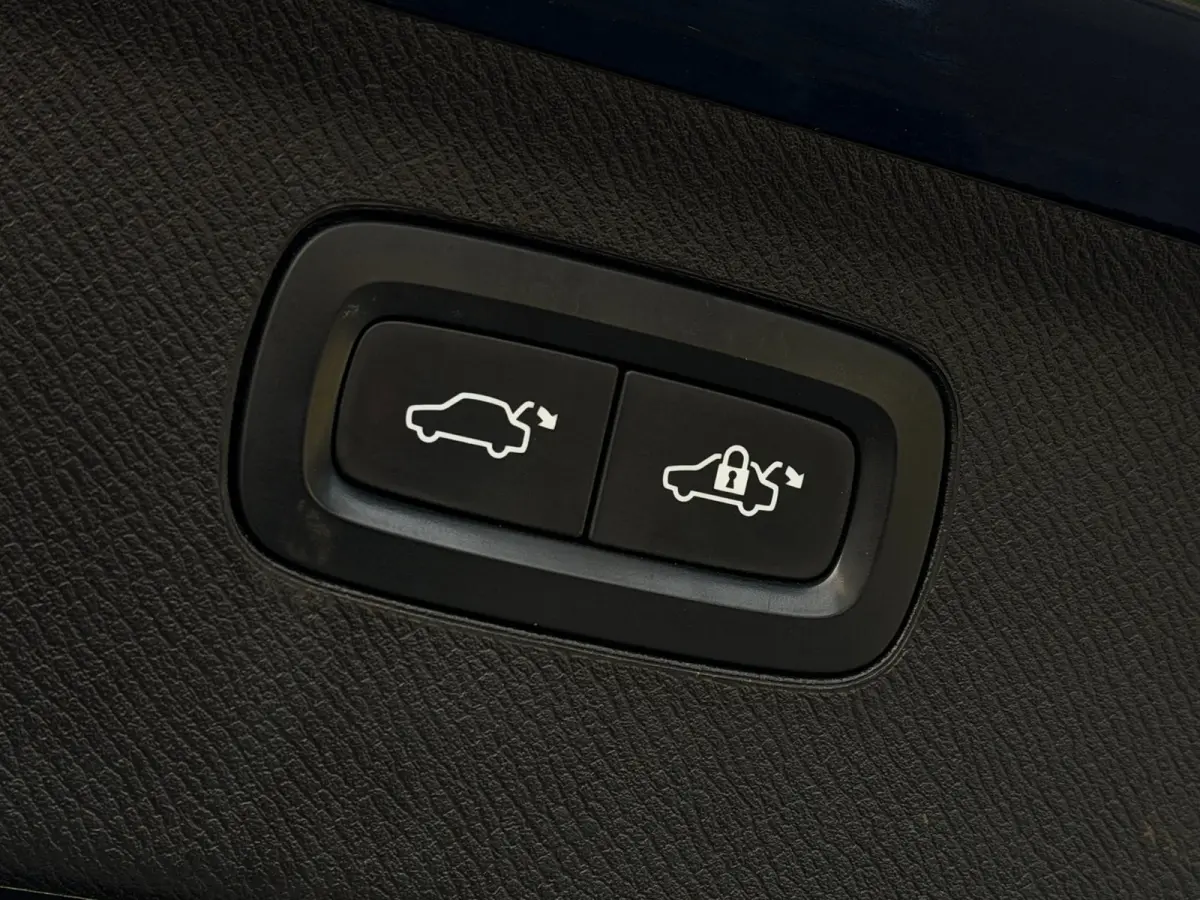 2.0 T8 Recharge AWD | Pilot Assist | Trekhaak | Camera | Dodehoek | Carplay