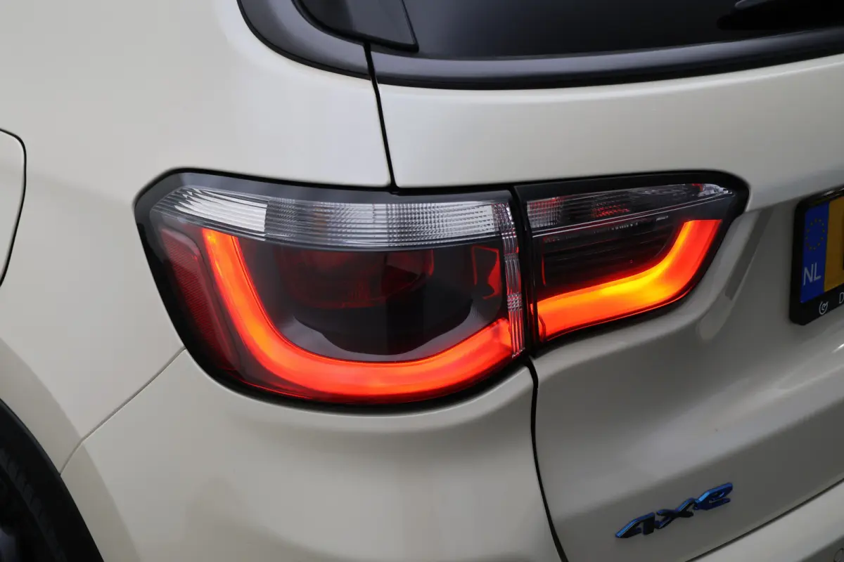 4xe 240 Plug-in Hybrid S