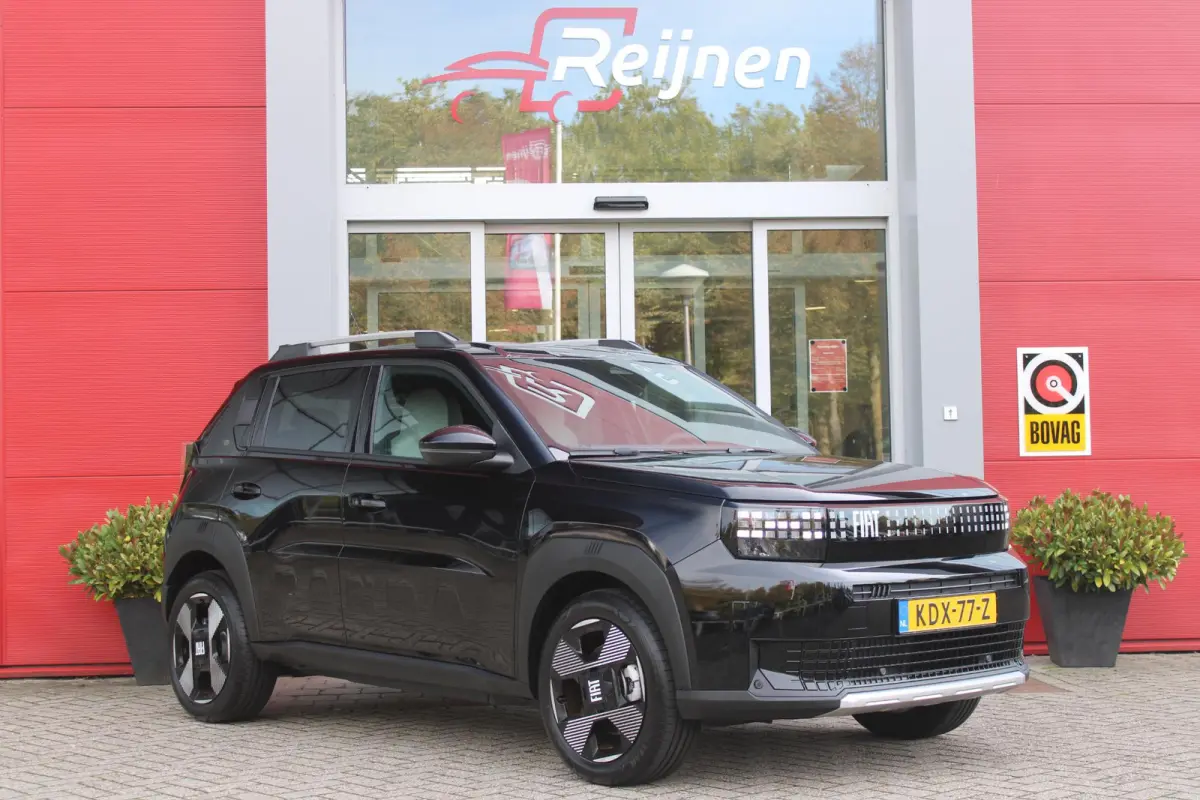LA PRIMA 11 kW 44 kWh | WINTER PACK: (VERWARMBARE VOORSTOELEN, VERWARMBAAR STUURWIEL, VERWARMBARE VOORRUIT) | 17" LICHTMETALEN VELGEN "GLOSSY BLACK" | ELEKTRISCH INKLAPBARE BUITENSPIEGELS | 