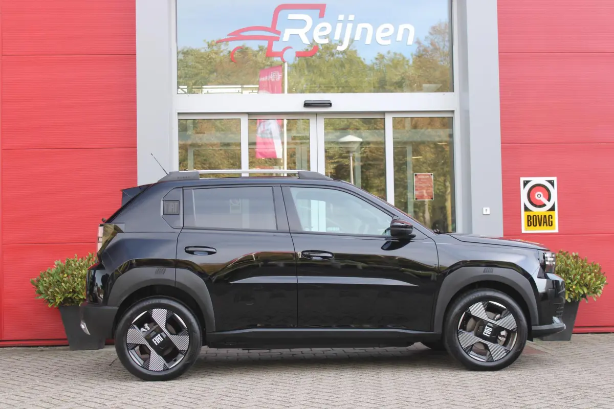 LA PRIMA 11 kW 44 kWh | WINTER PACK: (VERWARMBARE VOORSTOELEN, VERWARMBAAR STUURWIEL, VERWARMBARE VOORRUIT) | 17" LICHTMETALEN VELGEN "GLOSSY BLACK" | ELEKTRISCH INKLAPBARE BUITENSPIEGELS | 