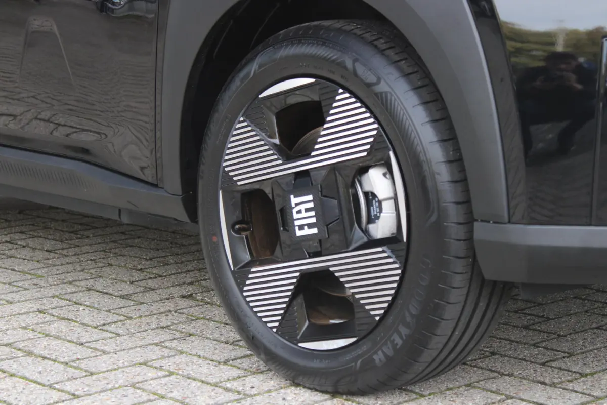 LA PRIMA 11 kW 44 kWh | WINTER PACK: (VERWARMBARE VOORSTOELEN, VERWARMBAAR STUURWIEL, VERWARMBARE VOORRUIT) | 17" LICHTMETALEN VELGEN "GLOSSY BLACK" | ELEKTRISCH INKLAPBARE BUITENSPIEGELS | 