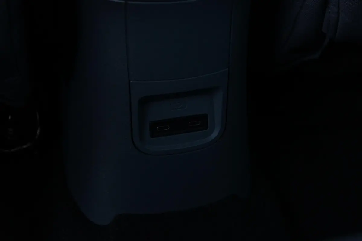LA PRIMA 11 kW 44 kWh | WINTER PACK: (VERWARMBARE VOORSTOELEN, VERWARMBAAR STUURWIEL, VERWARMBARE VOORRUIT) | 17" LICHTMETALEN VELGEN "GLOSSY BLACK" | ELEKTRISCH INKLAPBARE BUITENSPIEGELS | 
