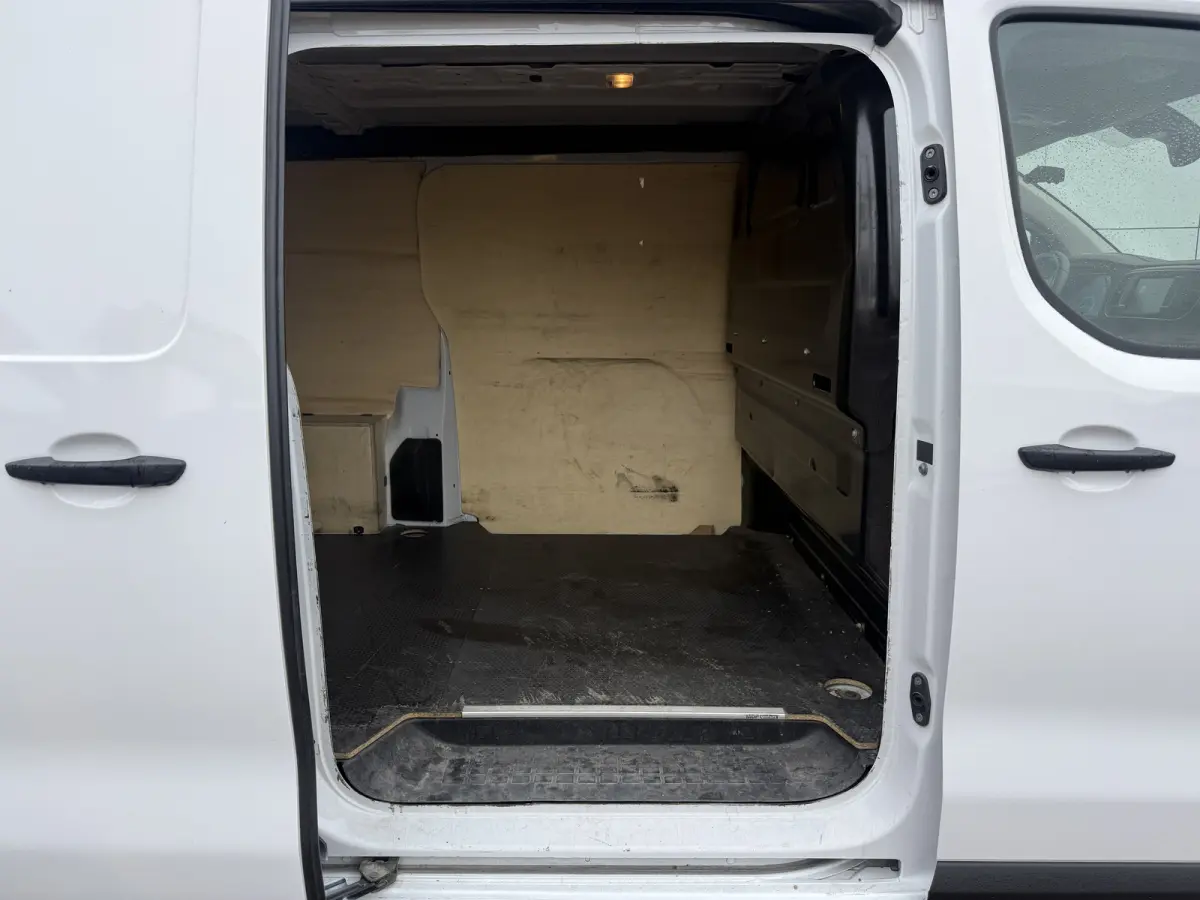 e-Vivaro 75kWh 136PK