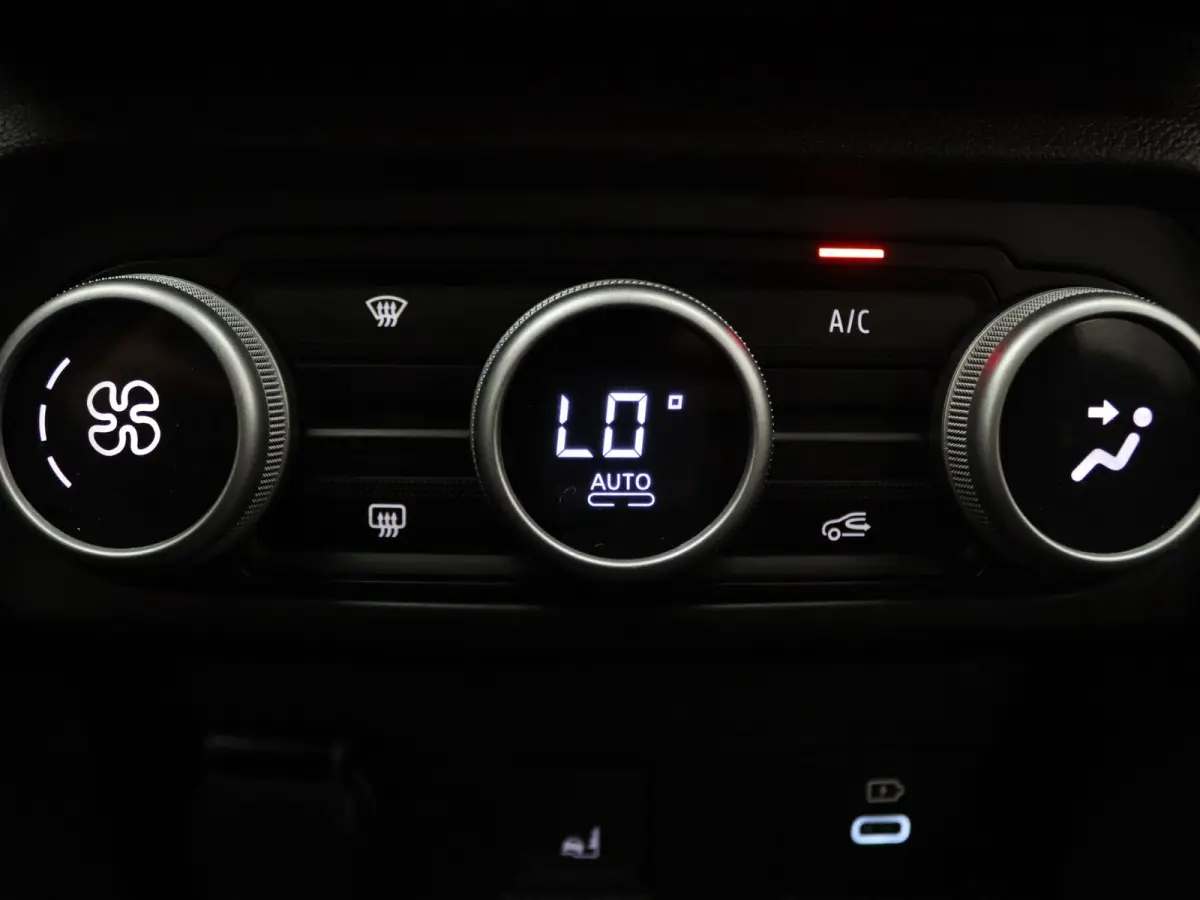 140pk Hybrid Extreme 7p. Apple Carplay/Android Auto | Climate