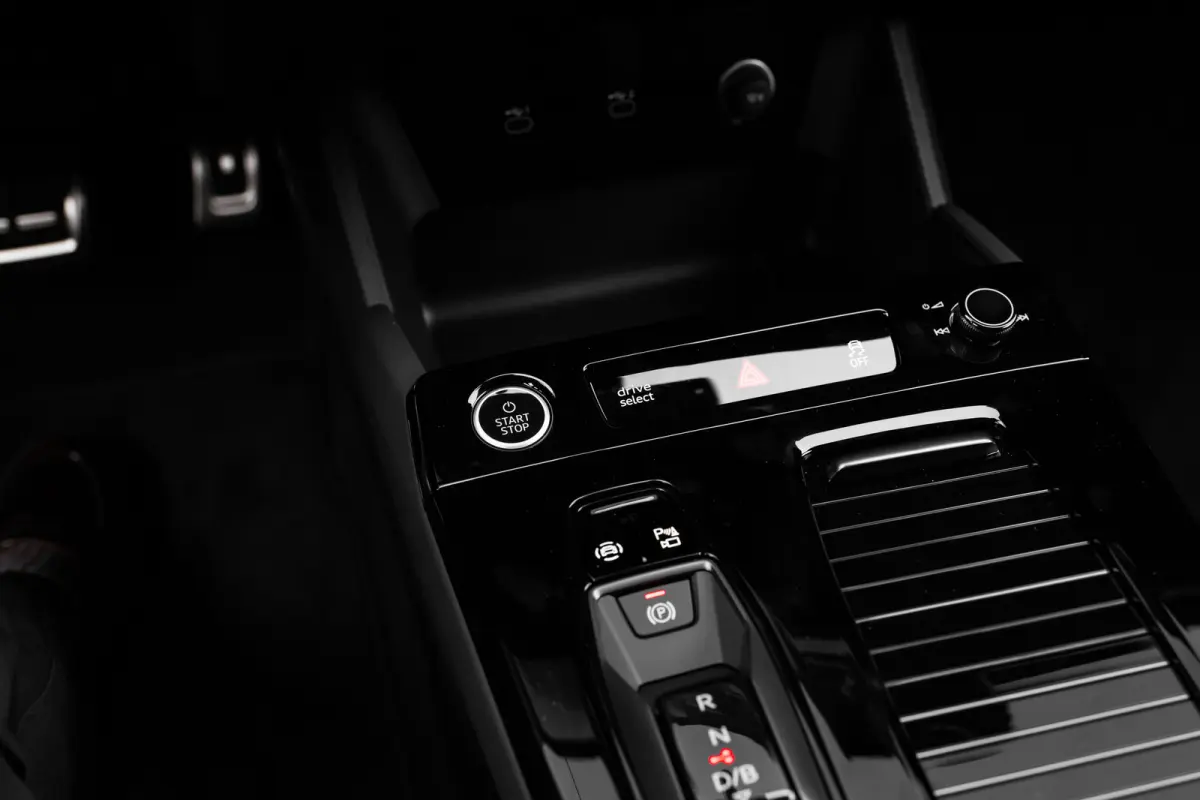S edition Performance 100 kWh 225 kW / 306 pk | Adaptive air suspension | Adaptive cruise control | Audi sound system