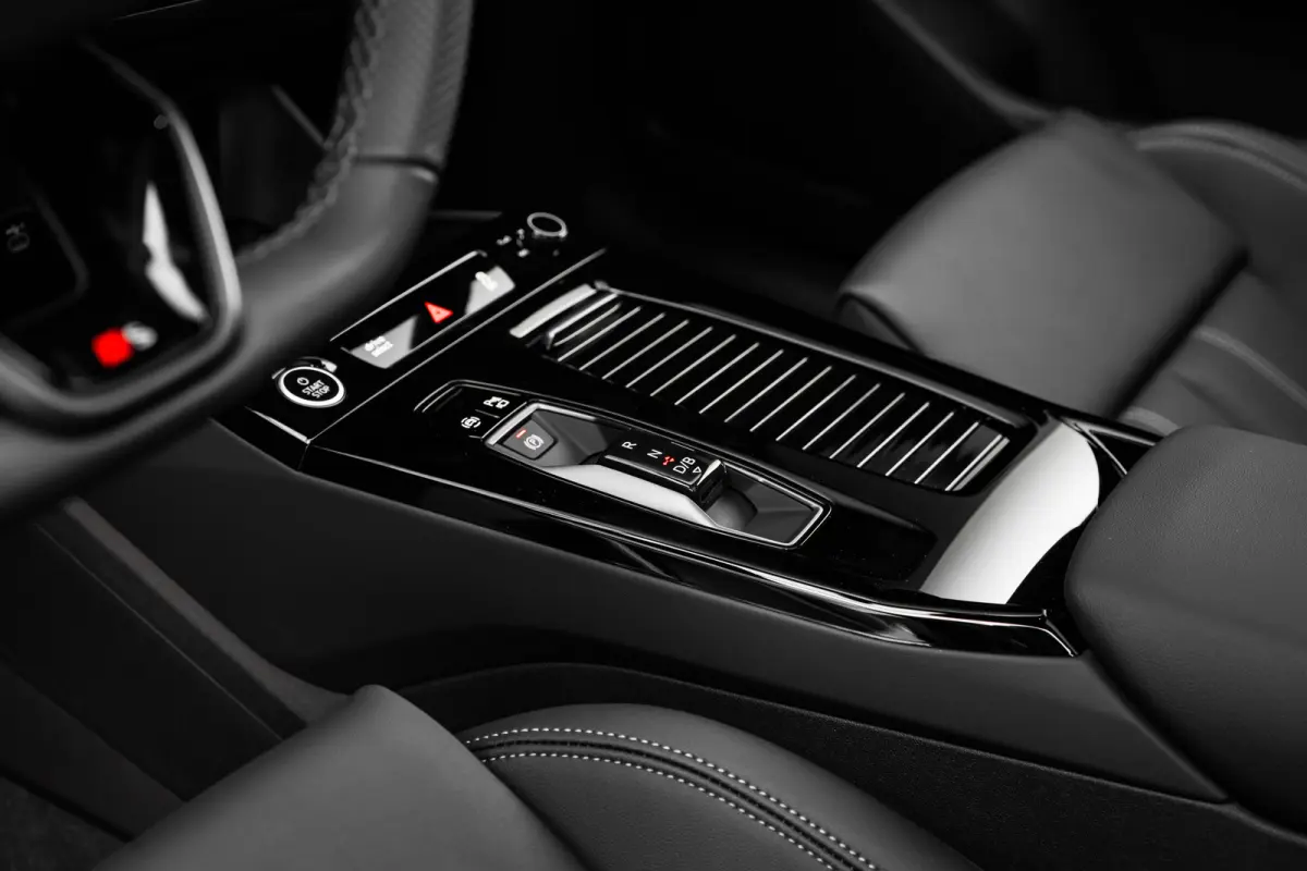 S edition Performance 100 kWh 225 kW / 306 pk | Adaptive air suspension | Adaptive cruise control | Audi sound system