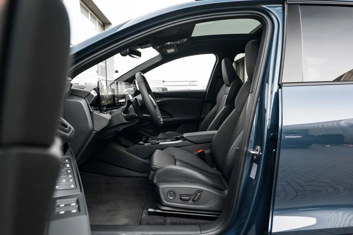 S edition Performance 100 kWh 225 kW / 306 pk | Adaptive air suspension | Adaptive cruise control | Audi sound system