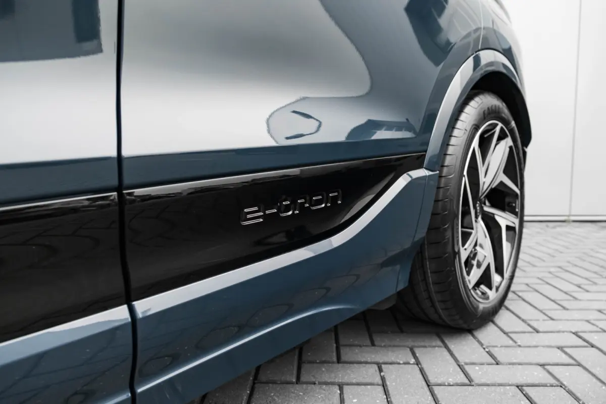 S edition Performance 100 kWh 225 kW / 306 pk | Adaptive air suspension | Adaptive cruise control | Audi sound system