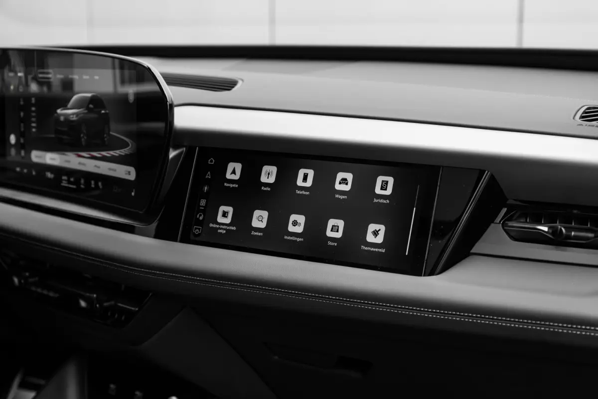 S edition Performance 100 kWh 225 kW / 306 pk | Adaptive air suspension | Adaptive cruise control | Audi sound system