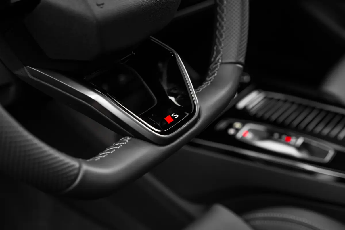 S edition Performance 100 kWh 225 kW / 306 pk | Adaptive air suspension | Adaptive cruise control | Audi sound system