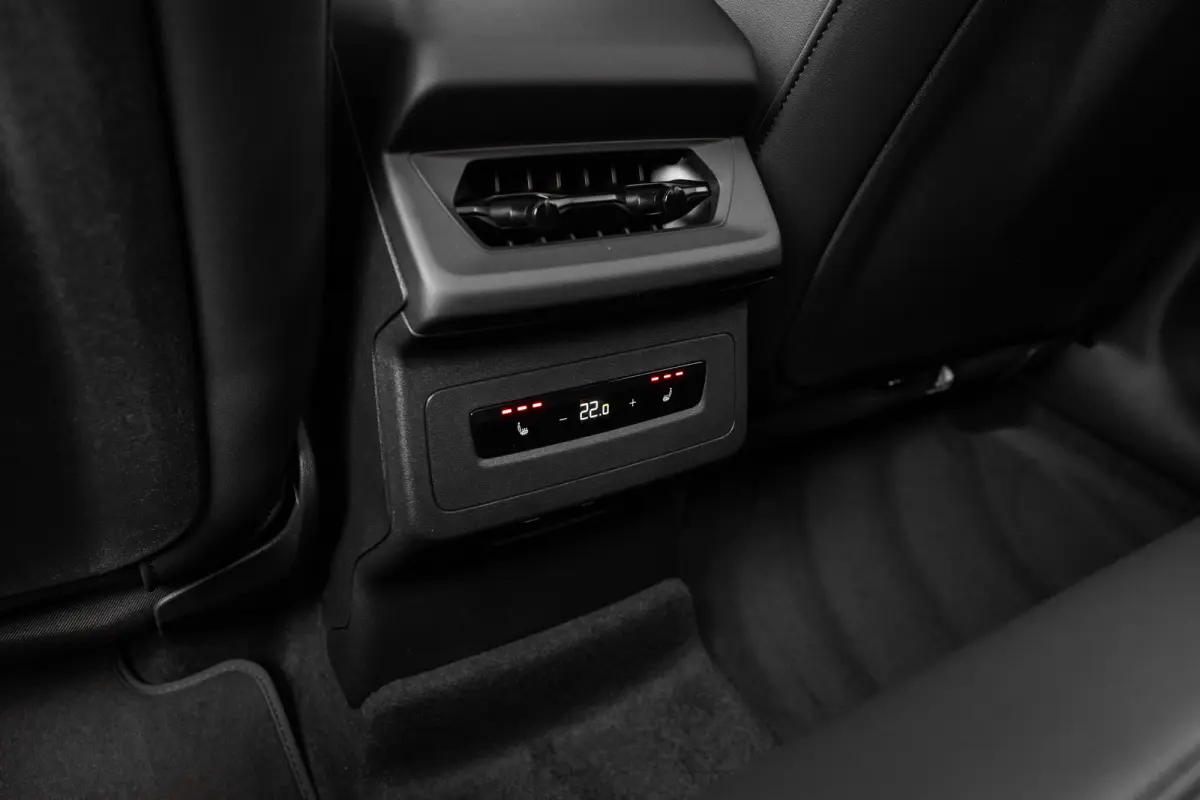 S edition Performance 100 kWh 225 kW / 306 pk | Adaptive air suspension | Adaptive cruise control | Audi sound system