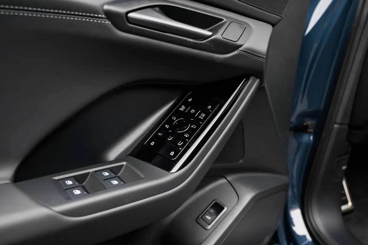 S edition Performance 100 kWh 225 kW / 306 pk | Adaptive air suspension | Adaptive cruise control | Audi sound system
