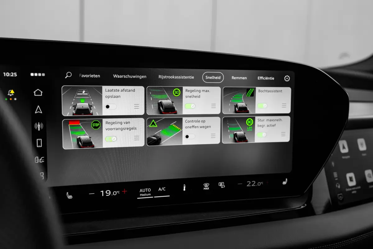 S edition Performance 100 kWh 225 kW / 306 pk | Adaptive air suspension | Adaptive cruise control | Audi sound system