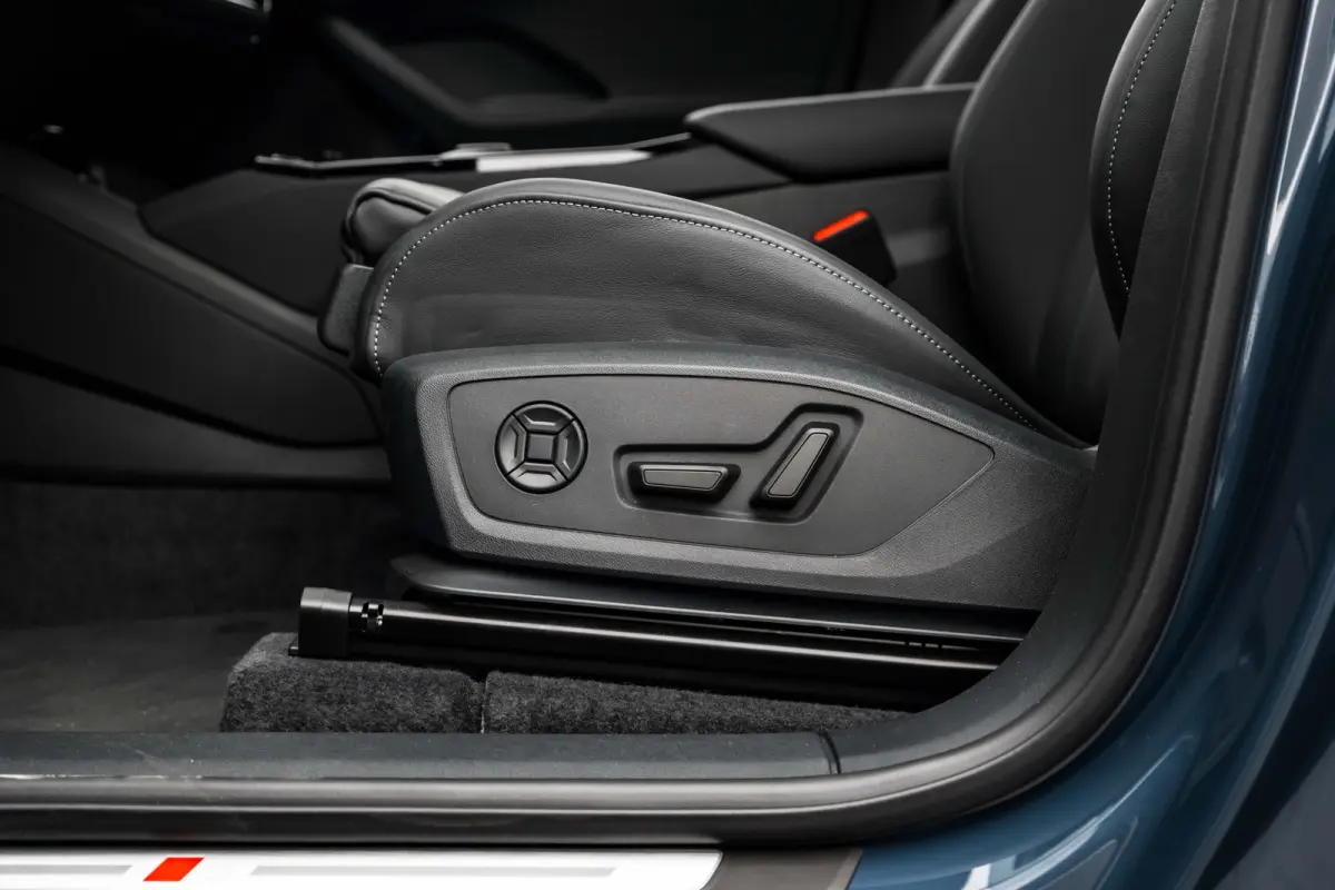 S edition Performance 100 kWh 225 kW / 306 pk | Adaptive air suspension | Adaptive cruise control | Audi sound system
