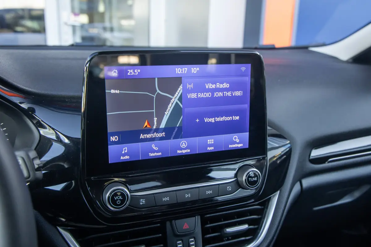 1.0 EcoBoost Titanium | Panoramadak | Apple Carplay/Android Auto | Cruise control | Navigatie | Parkeersensoren | Airco (automatisch) | Apple Carplay/Android Auto|telefoonintegratie premium 