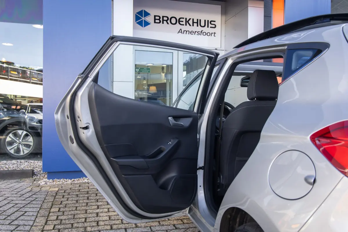 1.0 EcoBoost Titanium | Panoramadak | Apple Carplay/Android Auto | Cruise control | Navigatie | Parkeersensoren | Airco (automatisch) | Apple Carplay/Android Auto|telefoonintegratie premium 