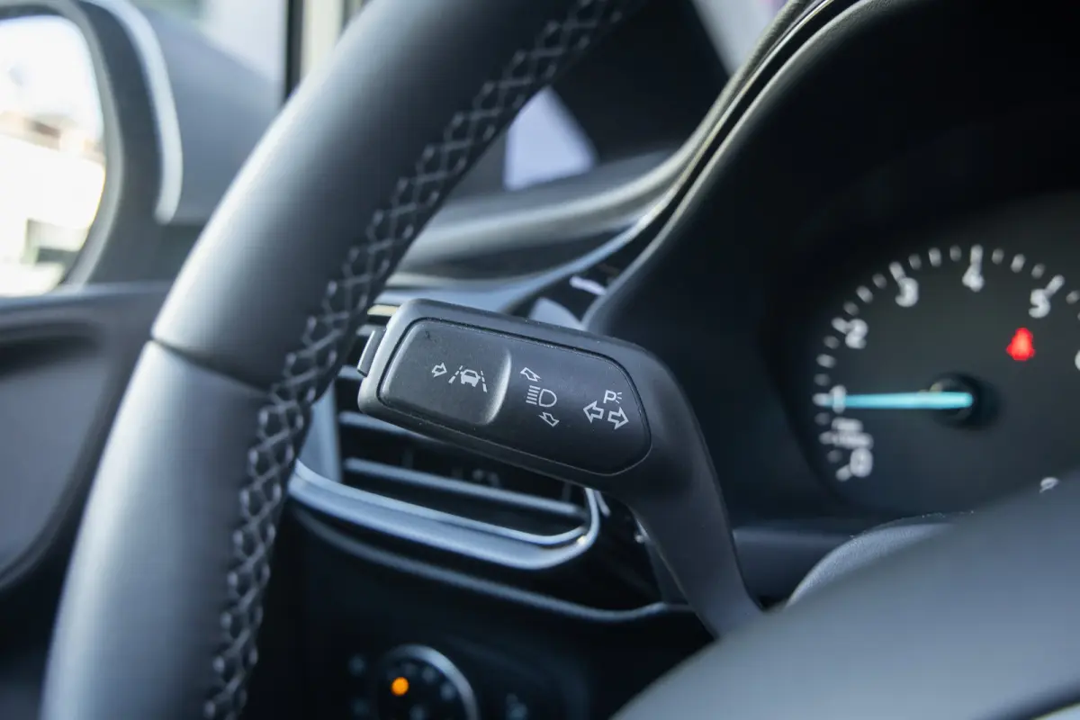 1.0 EcoBoost Titanium | Panoramadak | Apple Carplay/Android Auto | Cruise control | Navigatie | Parkeersensoren | Airco (automatisch) | Apple Carplay/Android Auto|telefoonintegratie premium 