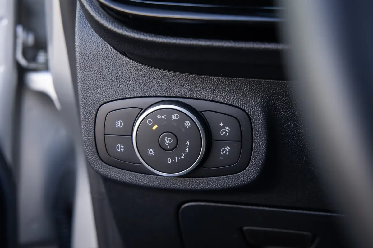 1.0 EcoBoost Titanium | Panoramadak | Apple Carplay/Android Auto | Cruise control | Navigatie | Parkeersensoren | Airco (automatisch) | Apple Carplay/Android Auto|telefoonintegratie premium 