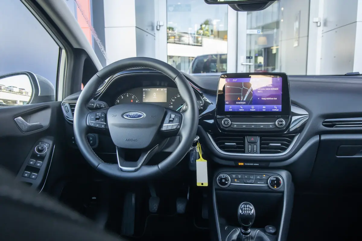 1.0 EcoBoost Titanium | Panoramadak | Apple Carplay/Android Auto | Cruise control | Navigatie | Parkeersensoren | Airco (automatisch) | Apple Carplay/Android Auto|telefoonintegratie premium 
